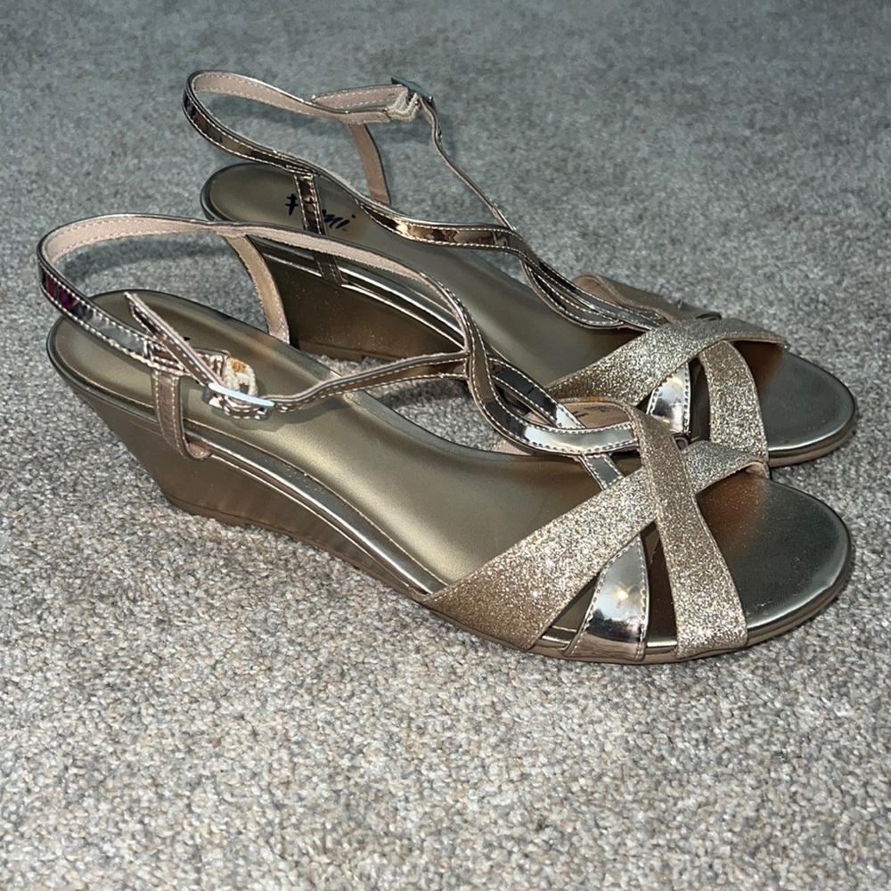fioni gold heels 9 1/2